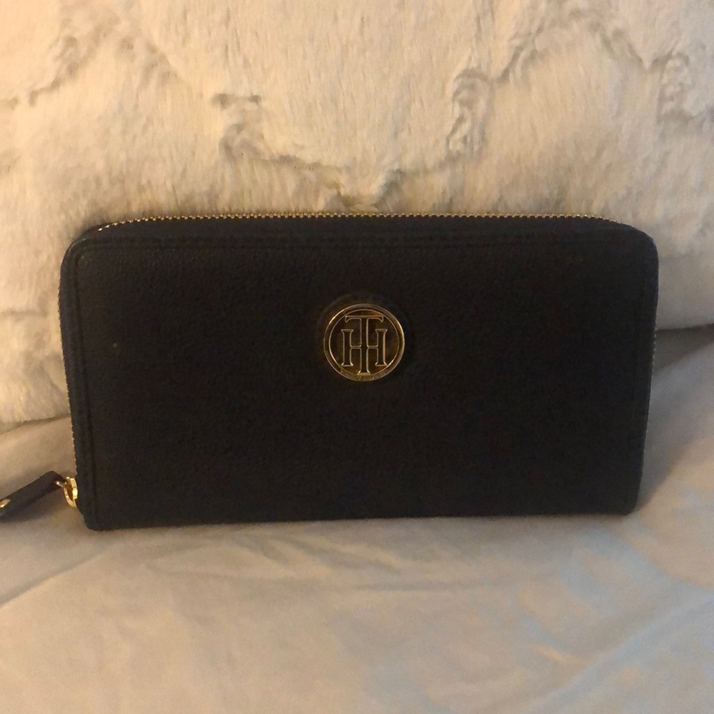 Tommy Hilfiger navy wallet